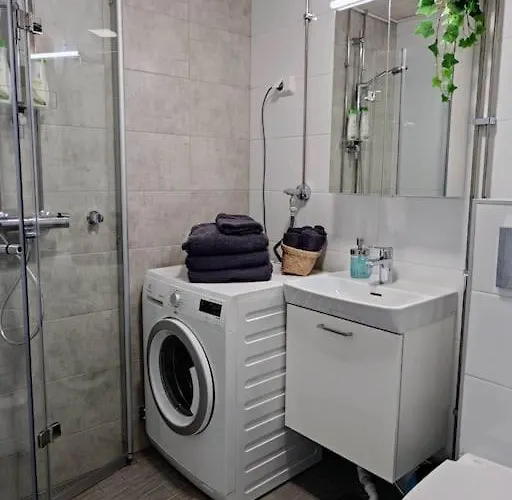 Valoisa Yksioe Parvekkeella Apartmán *